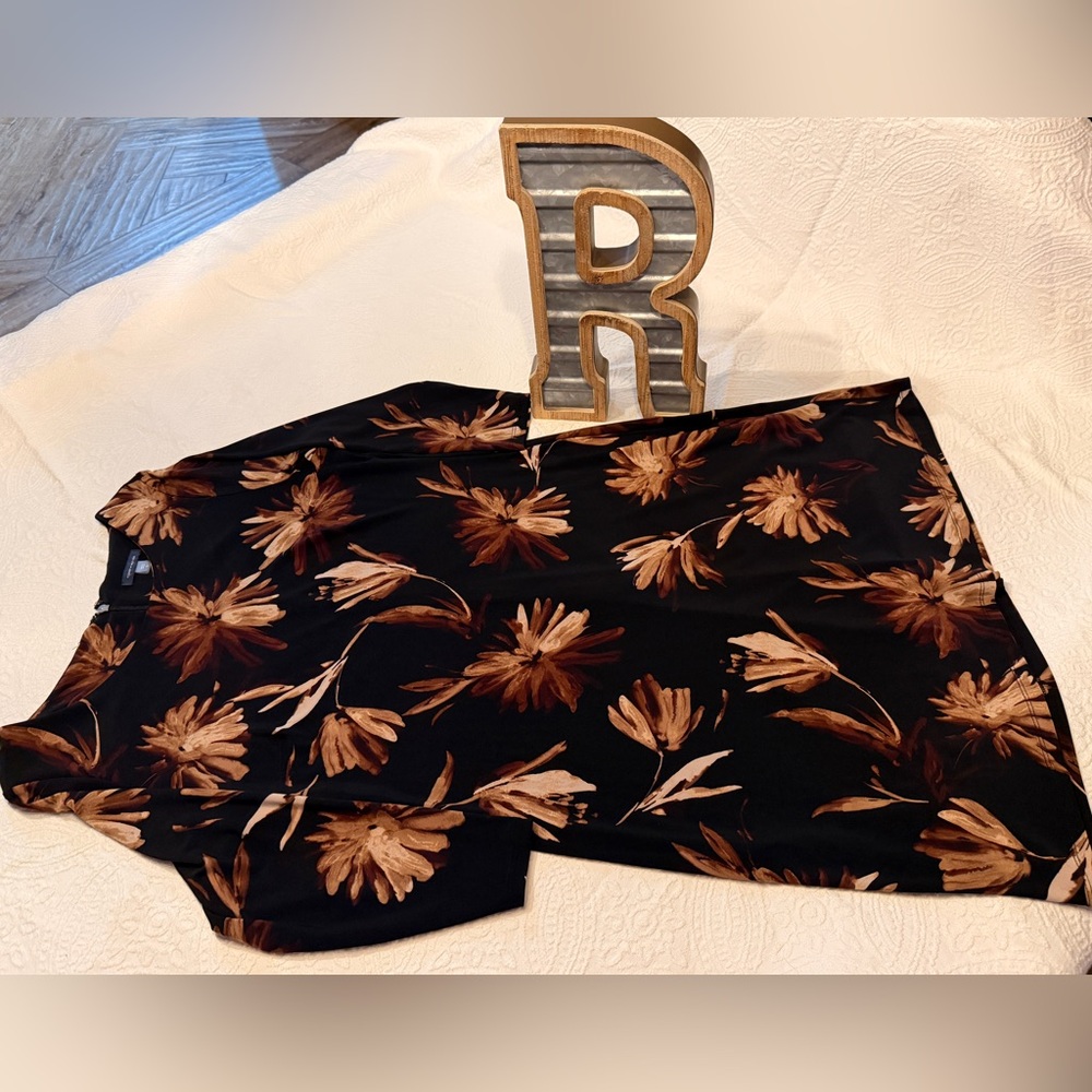 Tommy Hilfiger Black and Brown Garment